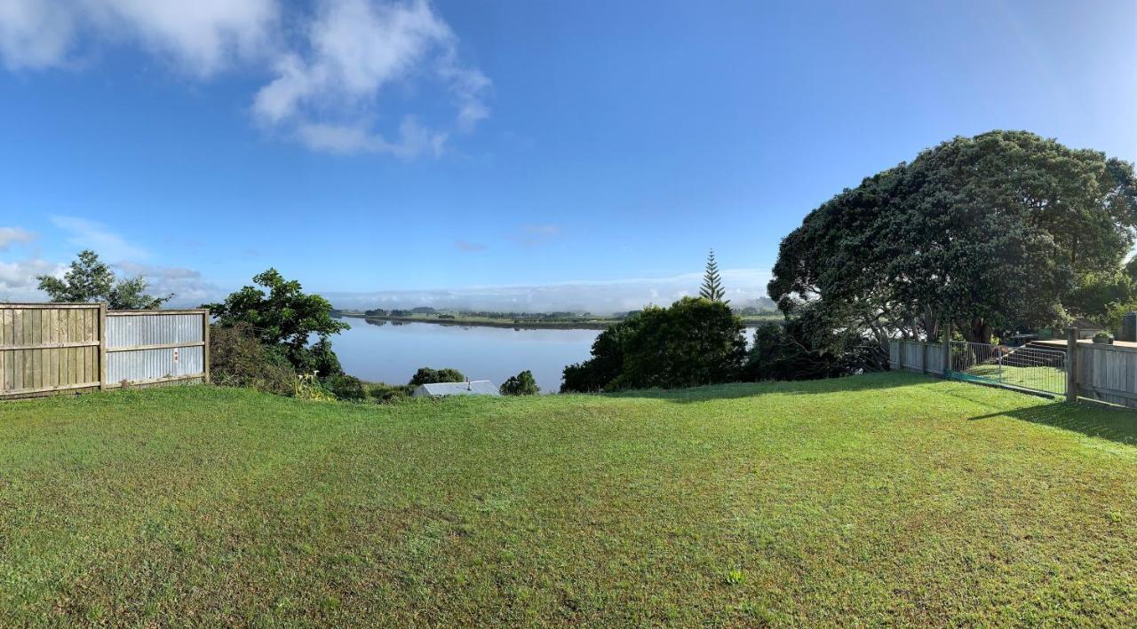 Peaceful Riverfront Cottage In Small Northland Town Te Kopuru Exterior photo