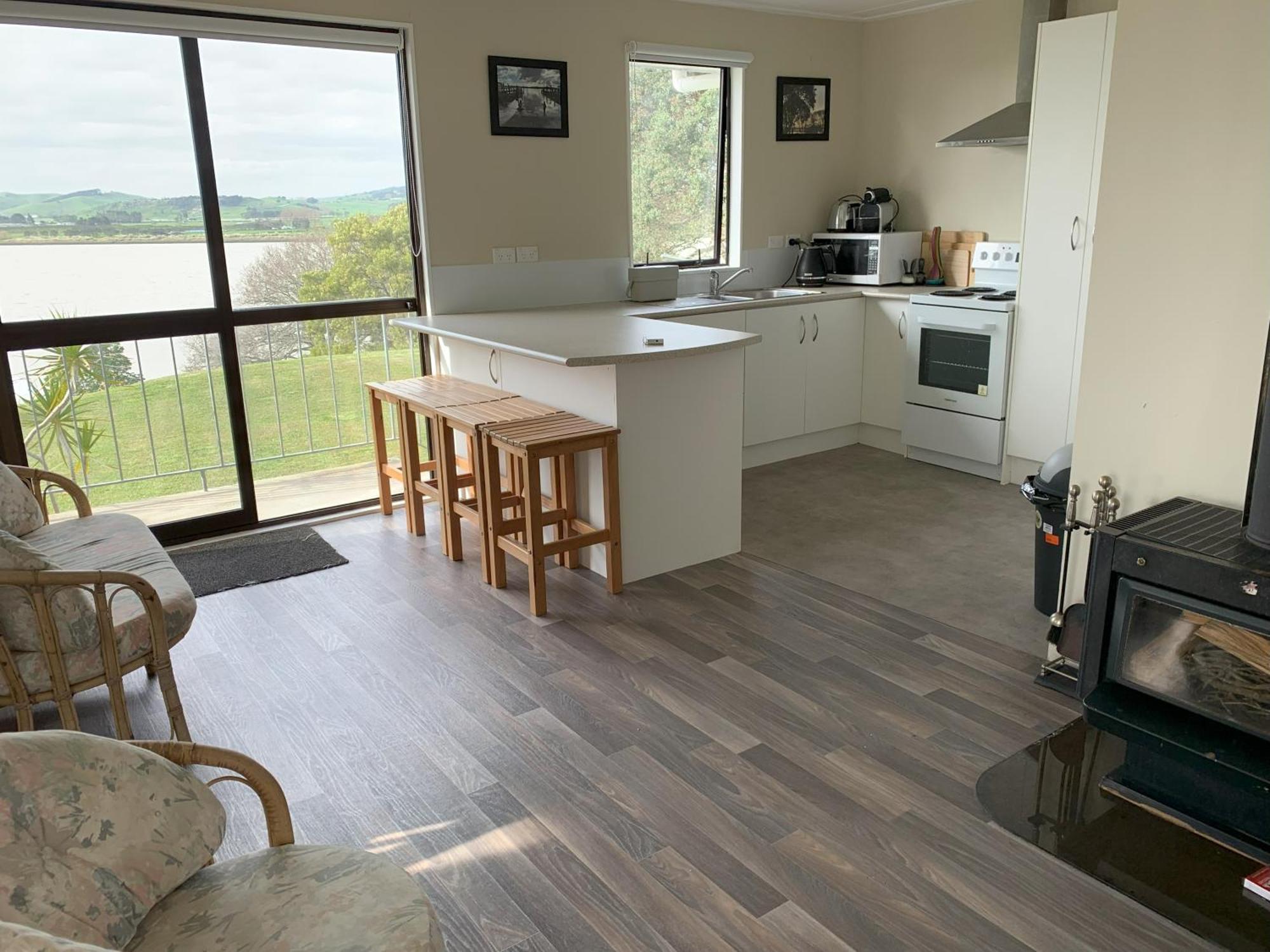 Peaceful Riverfront Cottage In Small Northland Town Te Kopuru Exterior photo